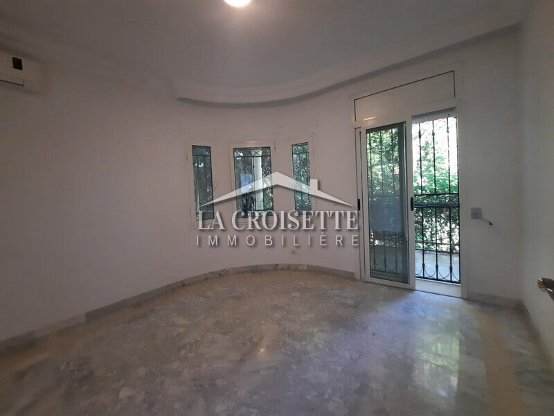 Villa meublé S+3 avec piscine à Carthage 